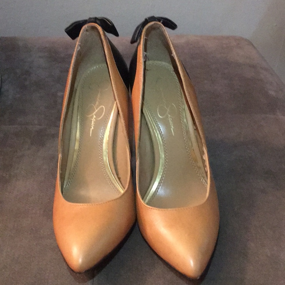 Jessica Simpson pumps with bow
